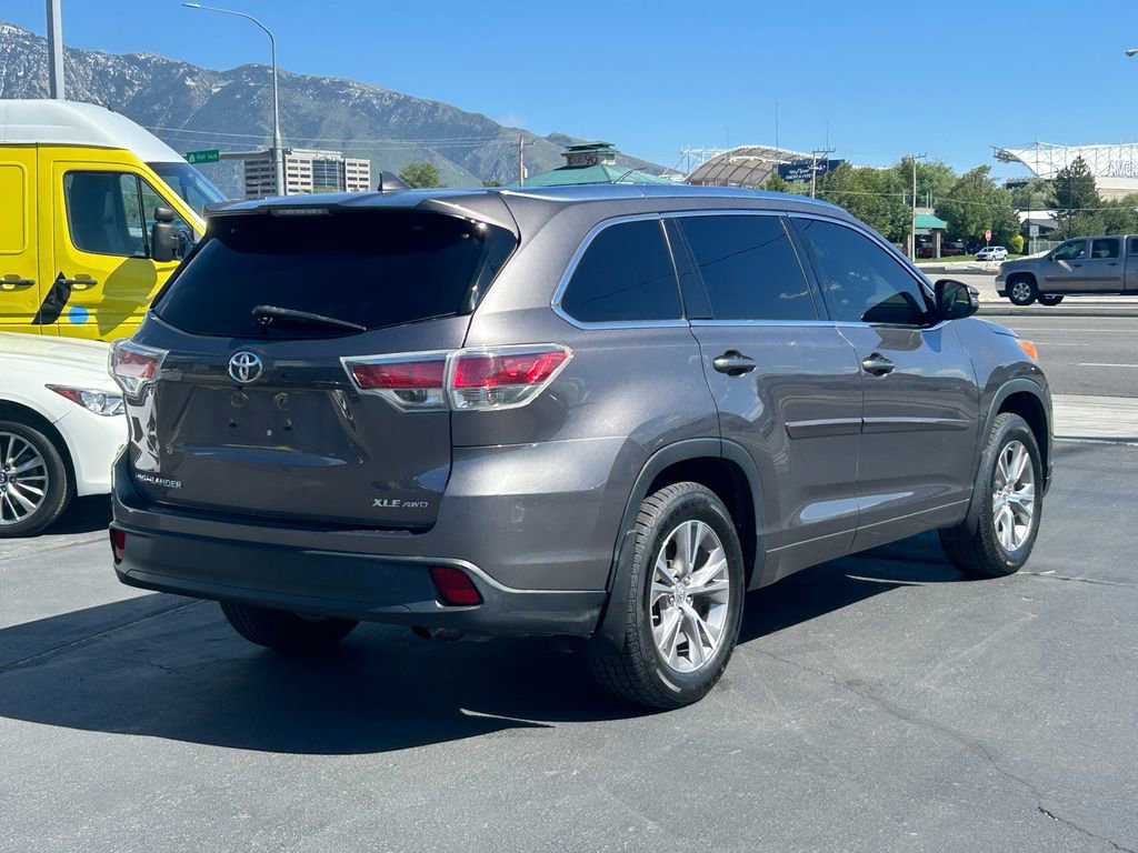 Used 2014 Toyota Highlander XLE AWD/4WD image 4