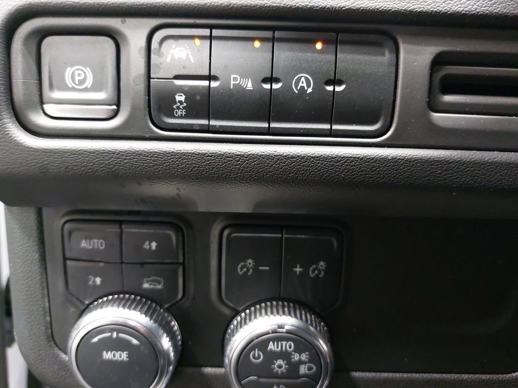 Used 2024 GMC Yukon XL SLT image 27