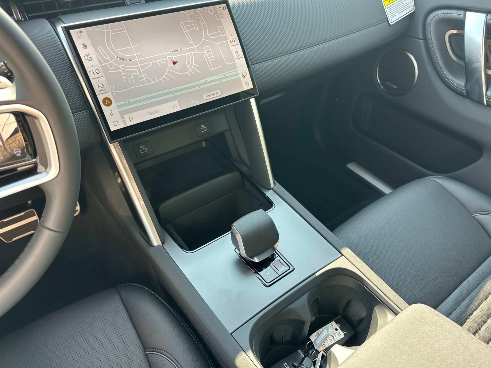 New 2025 Land Rover Discovery Sport Dynamic SE AWD/4WD image 14