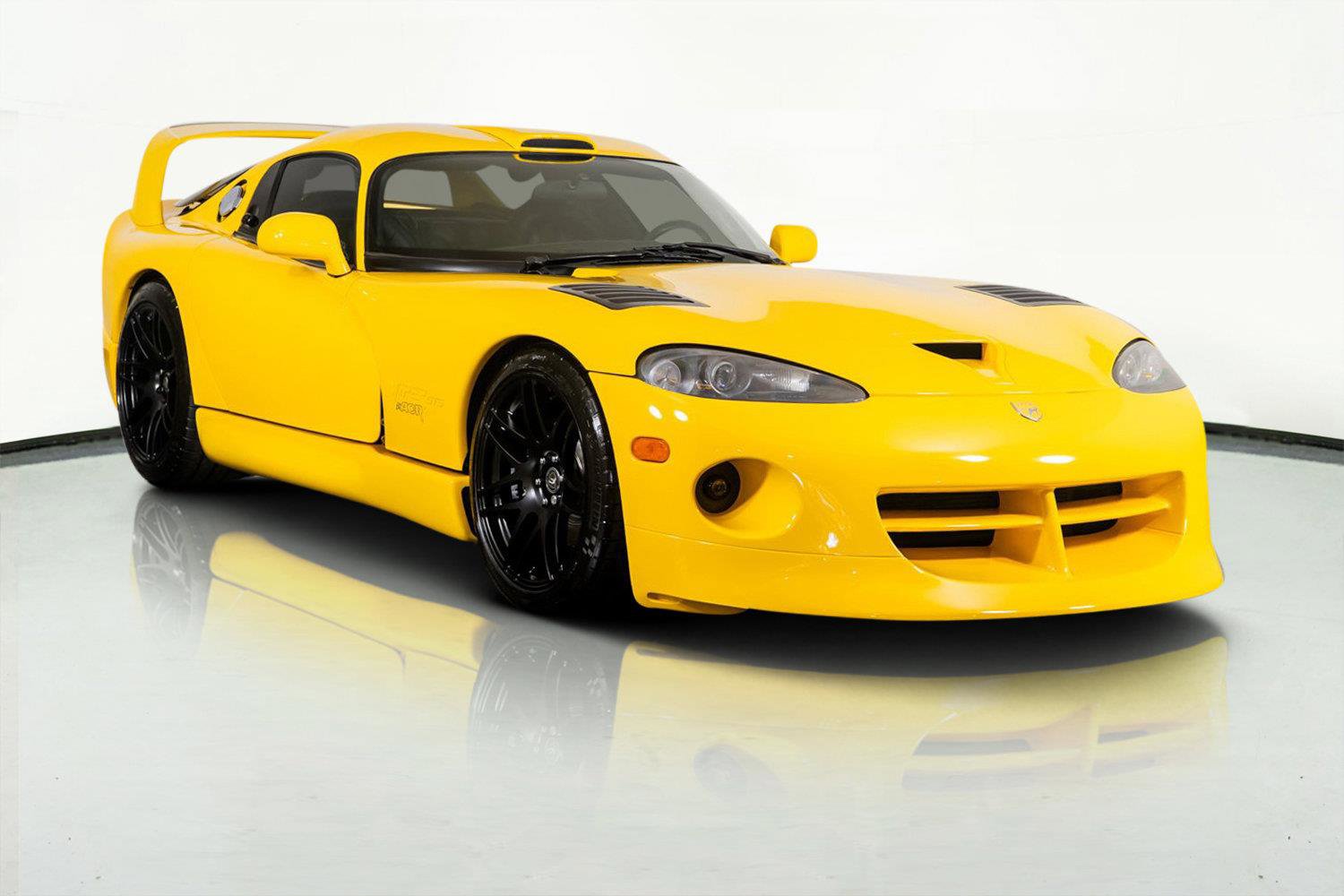 Used 2001 Dodge Viper GTS image 4