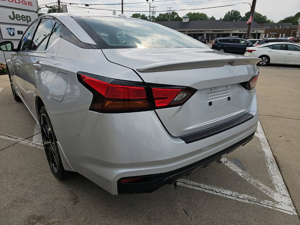 Used 2023 Nissan Altima 2.5 SR w/ SR Premium Package AWD/4WD image 14