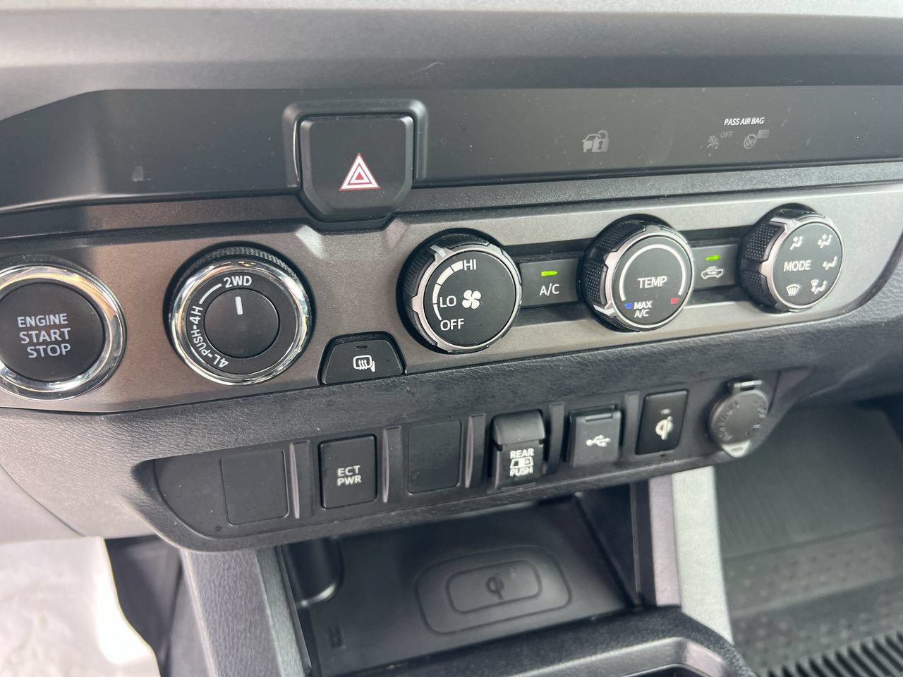 Used 2020 Toyota Tacoma TRD Sport AWD/4WD image 29