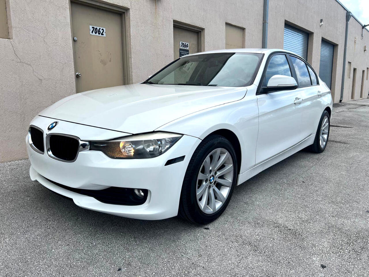 Used 2014 BMW 320i 4dr Sdn 320i RWD image 8