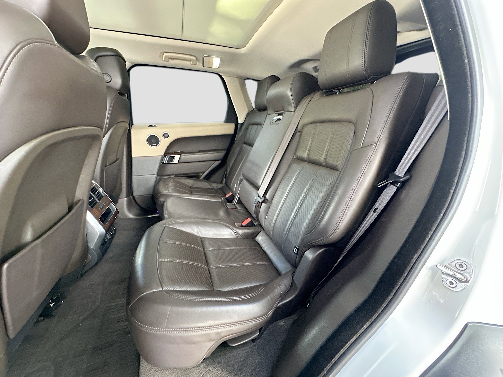 Used 2020 Land Rover Range Rover Sport HSE image 25