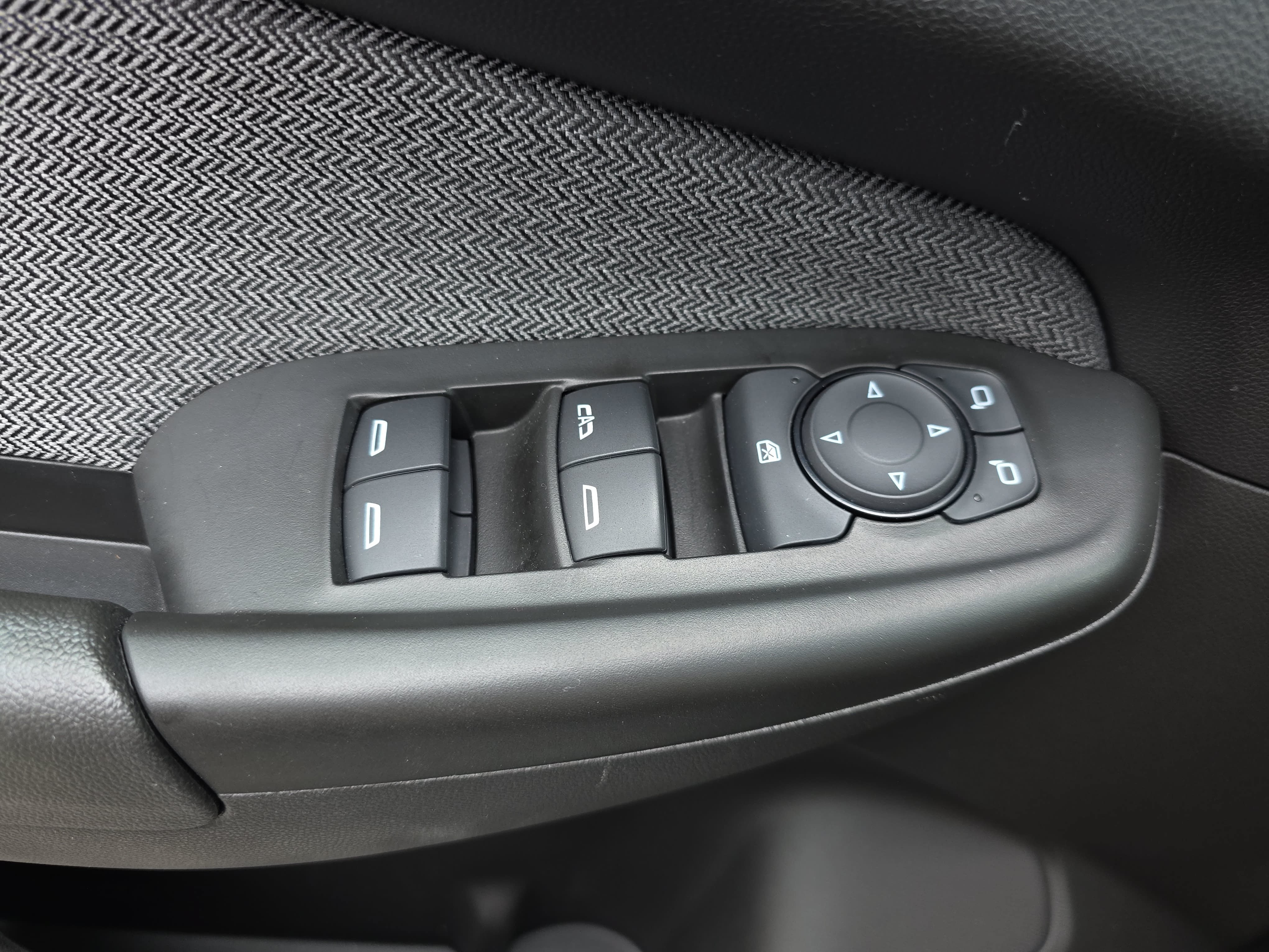 Used 2025 Chevrolet TrailBlazer LT AWD/4WD image 25