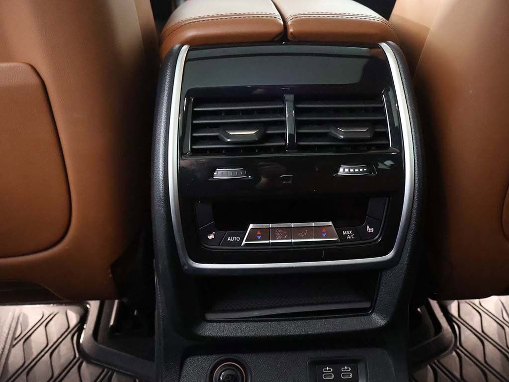 Used 2024 BMW X7 M60i image 54