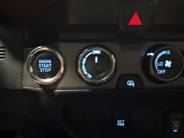 Used 2020 Toyota Tacoma TRD Sport AWD/4WD image 10