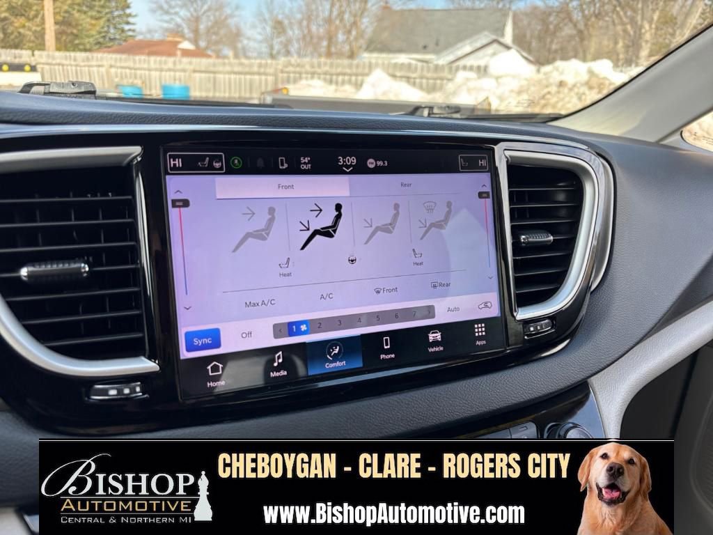 Used 2023 Chrysler Pacifica Touring-L FWD image 36