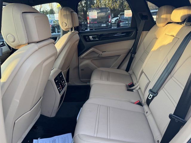 Used 2023 Porsche Cayenne image 34
