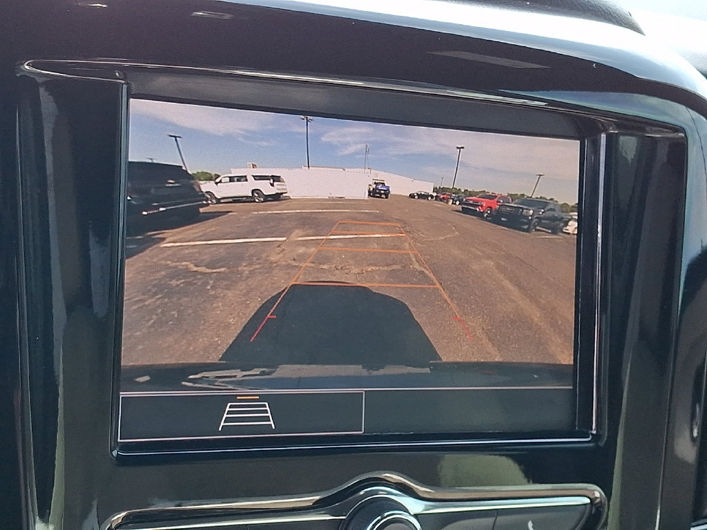 Used 2022 Chevrolet Traverse LS FWD image 25