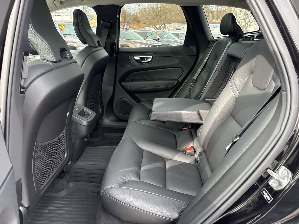 Used 2022 Volvo XC60 B5 Momentum w/ Climate Package image 25