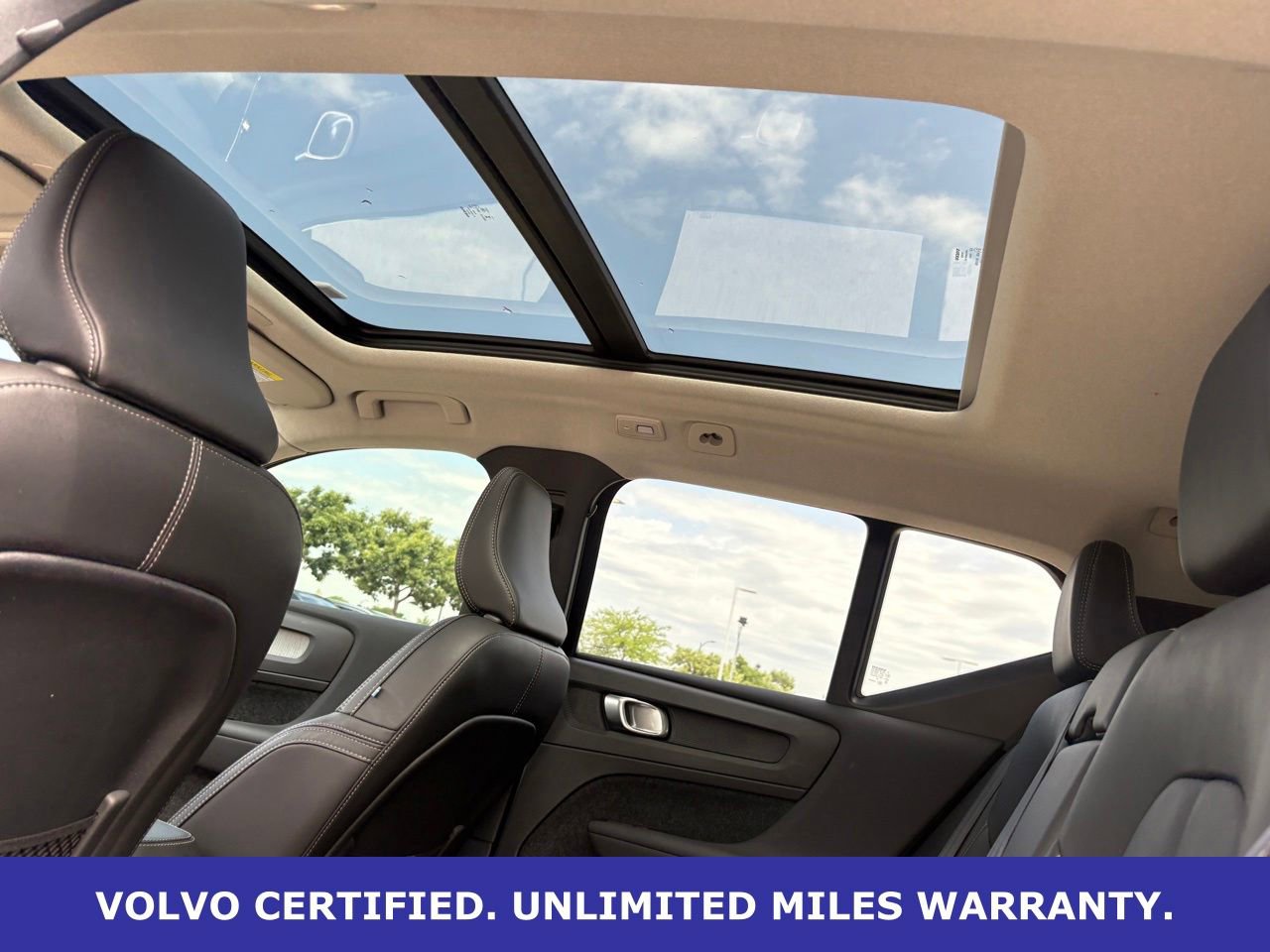 Certified 2025 Volvo XC40 B5 Plus AWD/4WD image 30