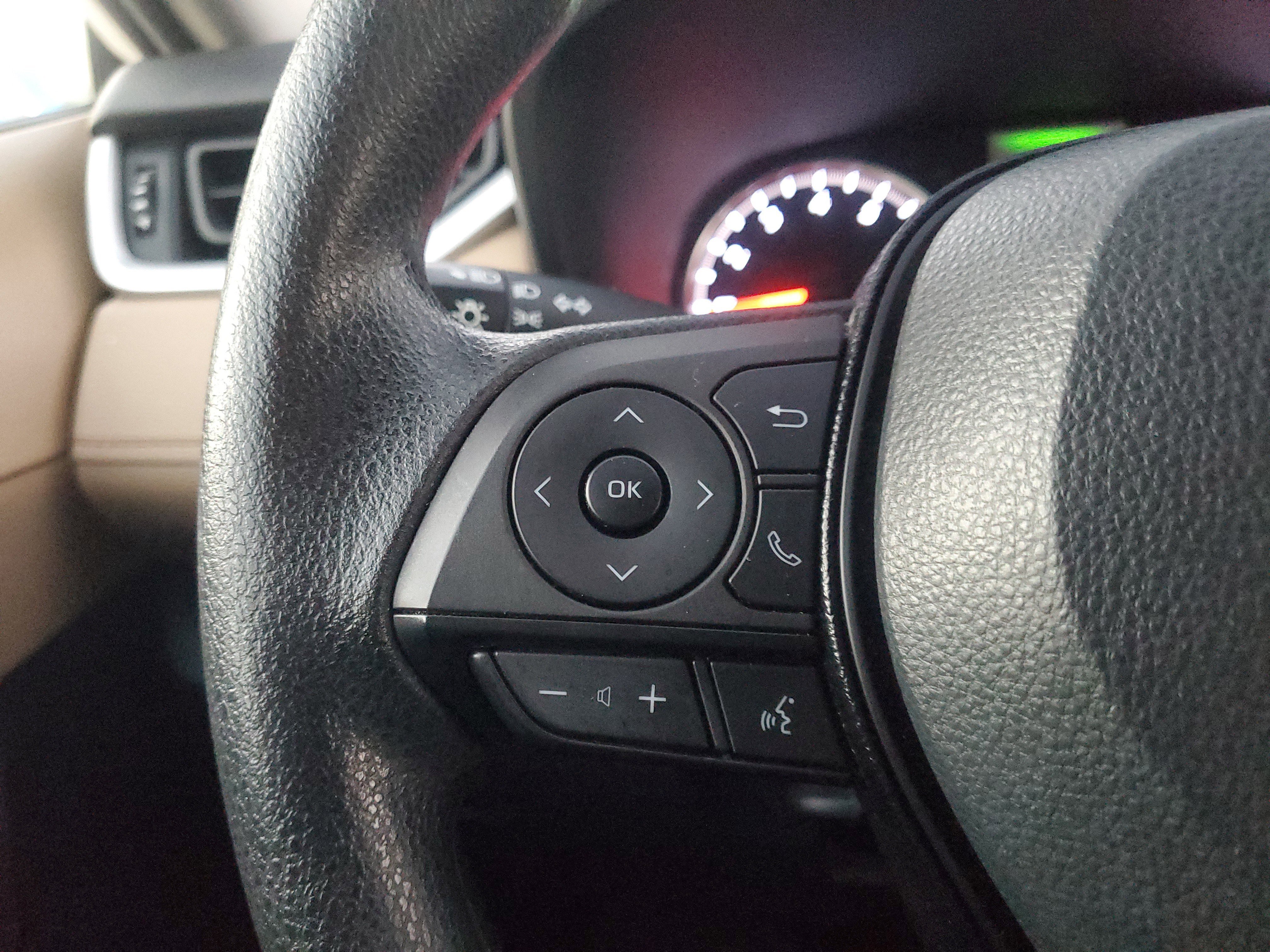 Used 2021 Toyota RAV4 LE image 21