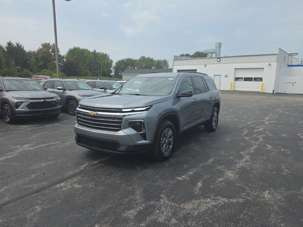 New 2026 Chevrolet Traverse LT w/ Driver Confidence Package FWD image 3