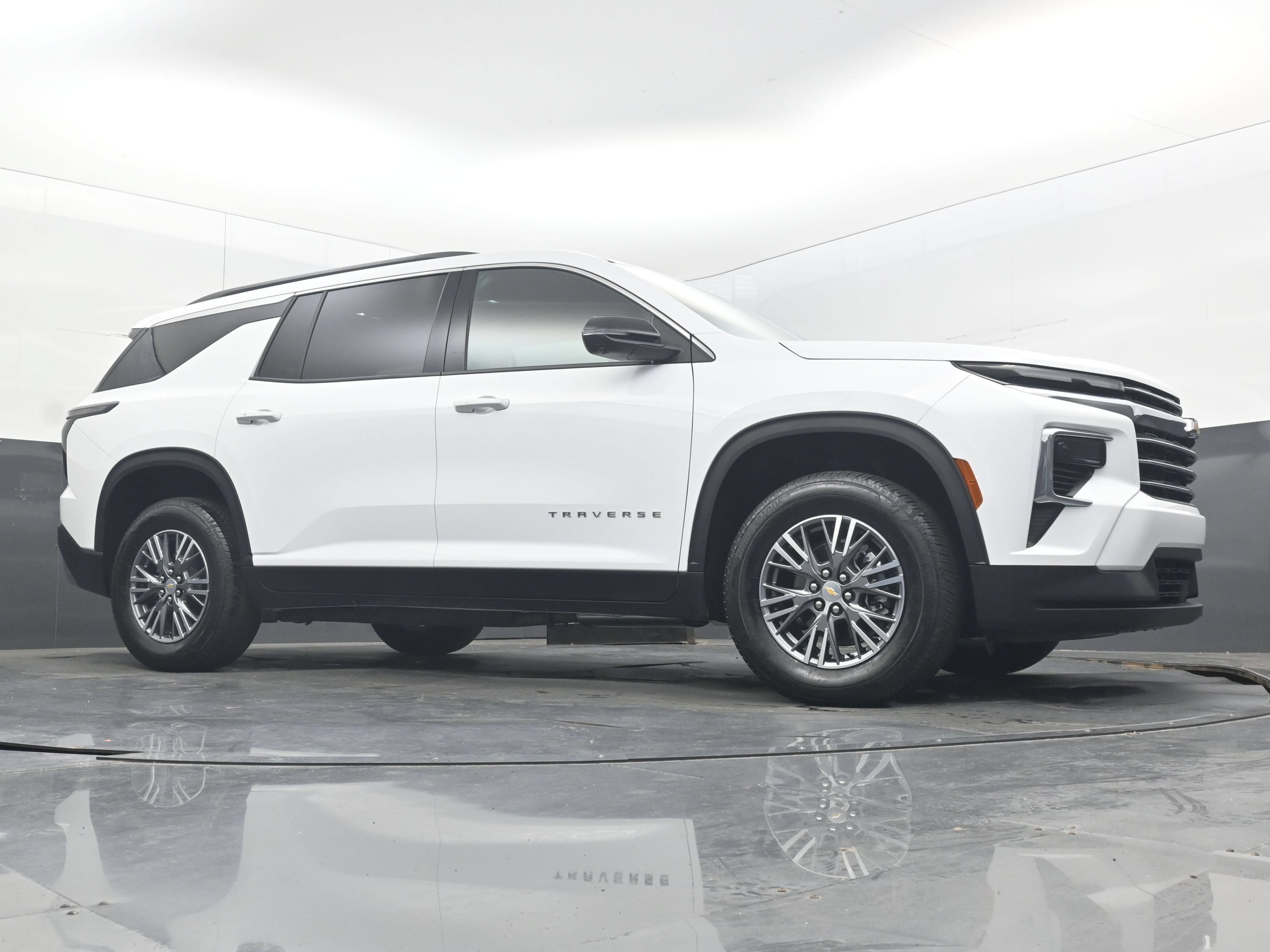 Certified 2026 Chevrolet Traverse LT w/ Driver Confidence Package FWD image 28