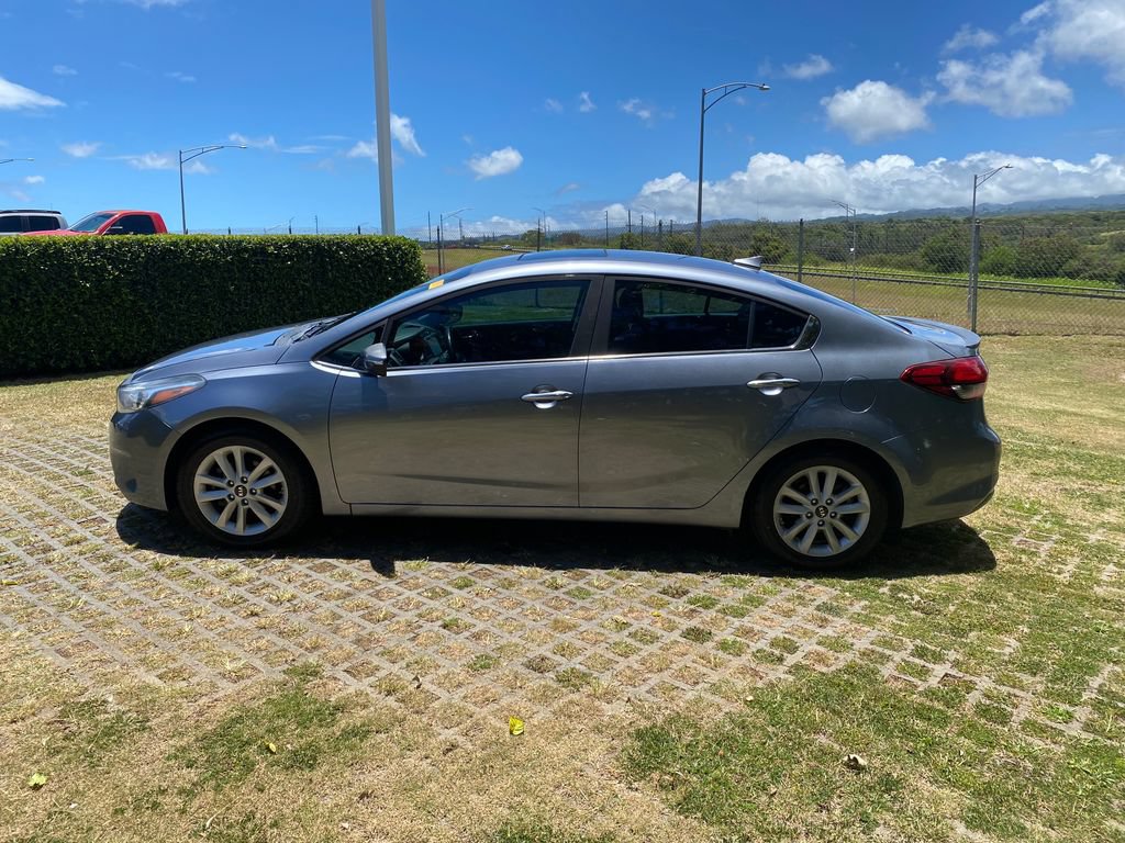 Used 2017 Kia Forte S w/ S Premium Package FWD image 4