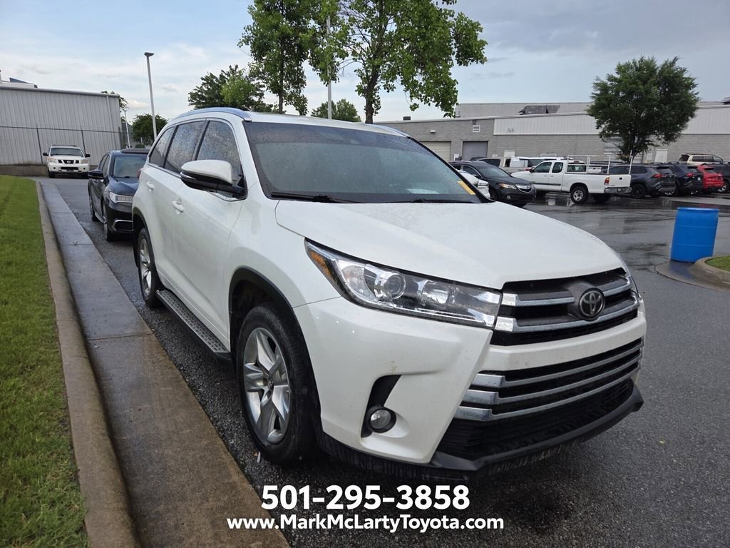 Used 2017 Toyota Highlander Limited FWD image 3