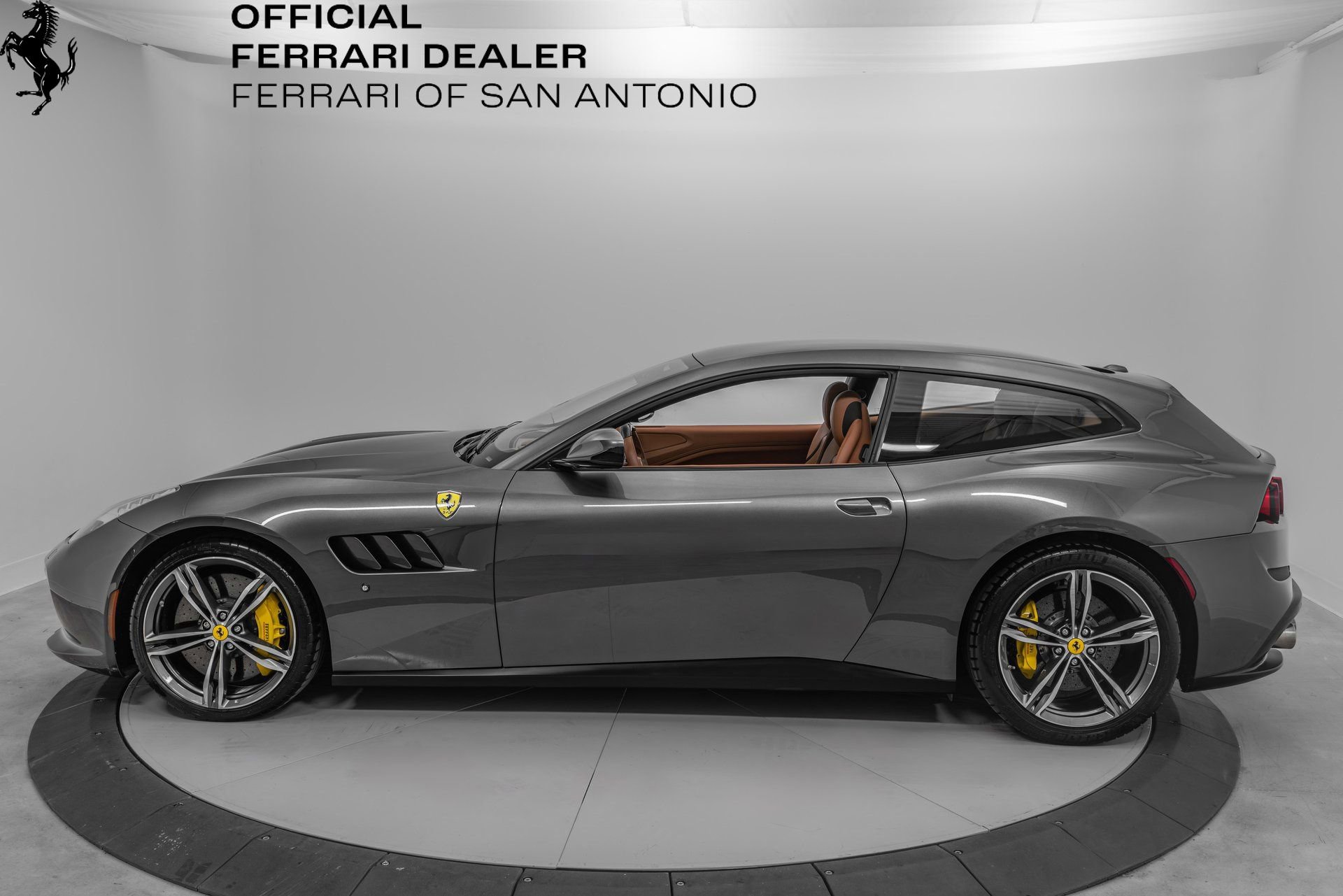 Certified 2019 Ferrari GTC4Lusso AWD/4WD image 3