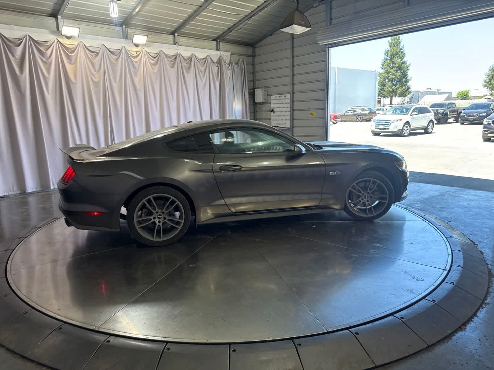 Used 2016 Ford Mustang GT Premium RWD image 3