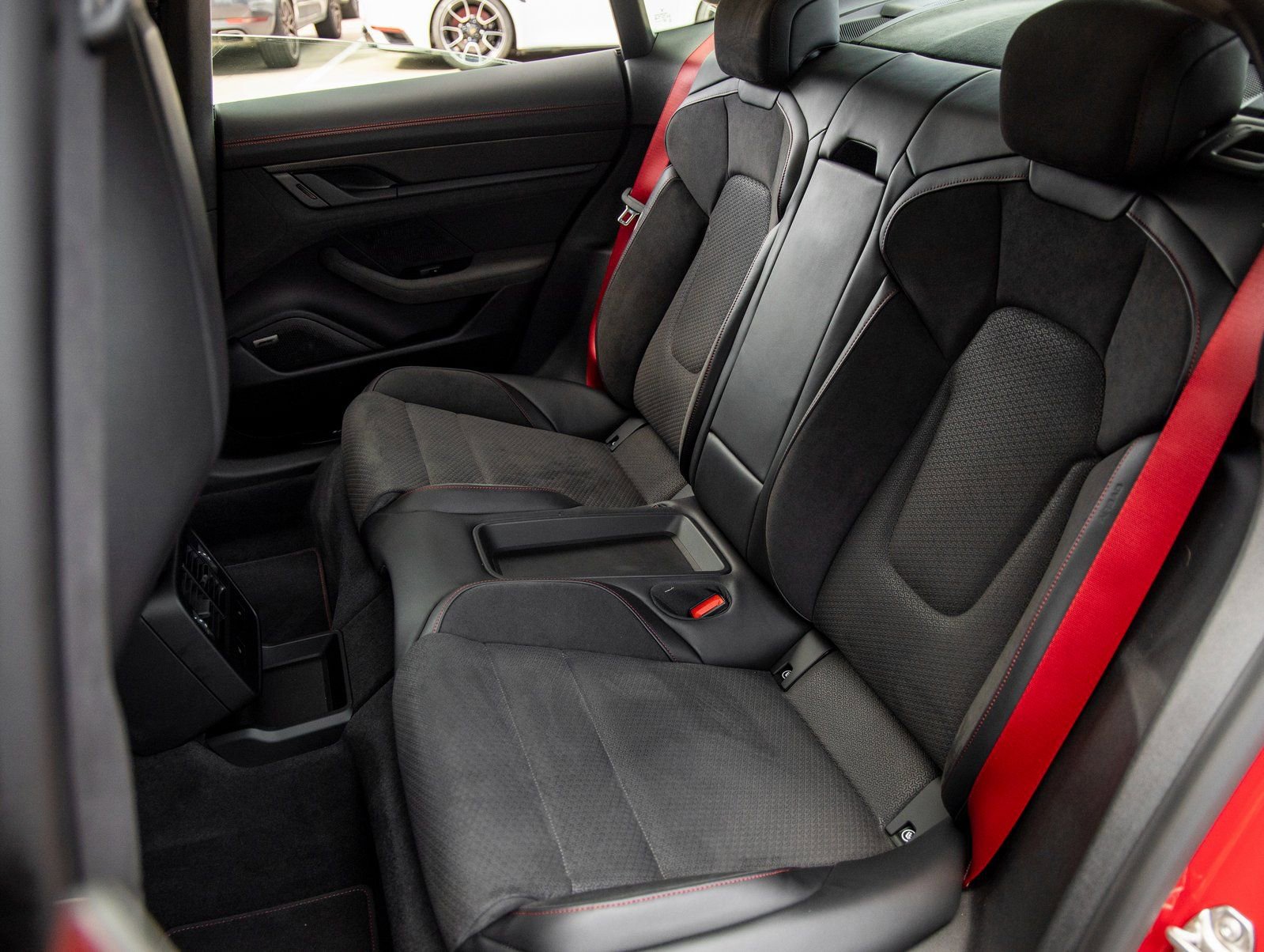 Used 2025 Porsche Taycan GTS image 38