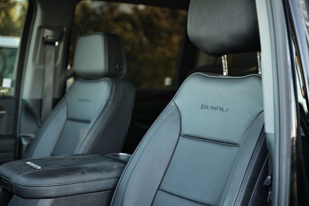 Used 2025 GMC Sierra 3500 Denali w/ Denali Reserve Package image 10