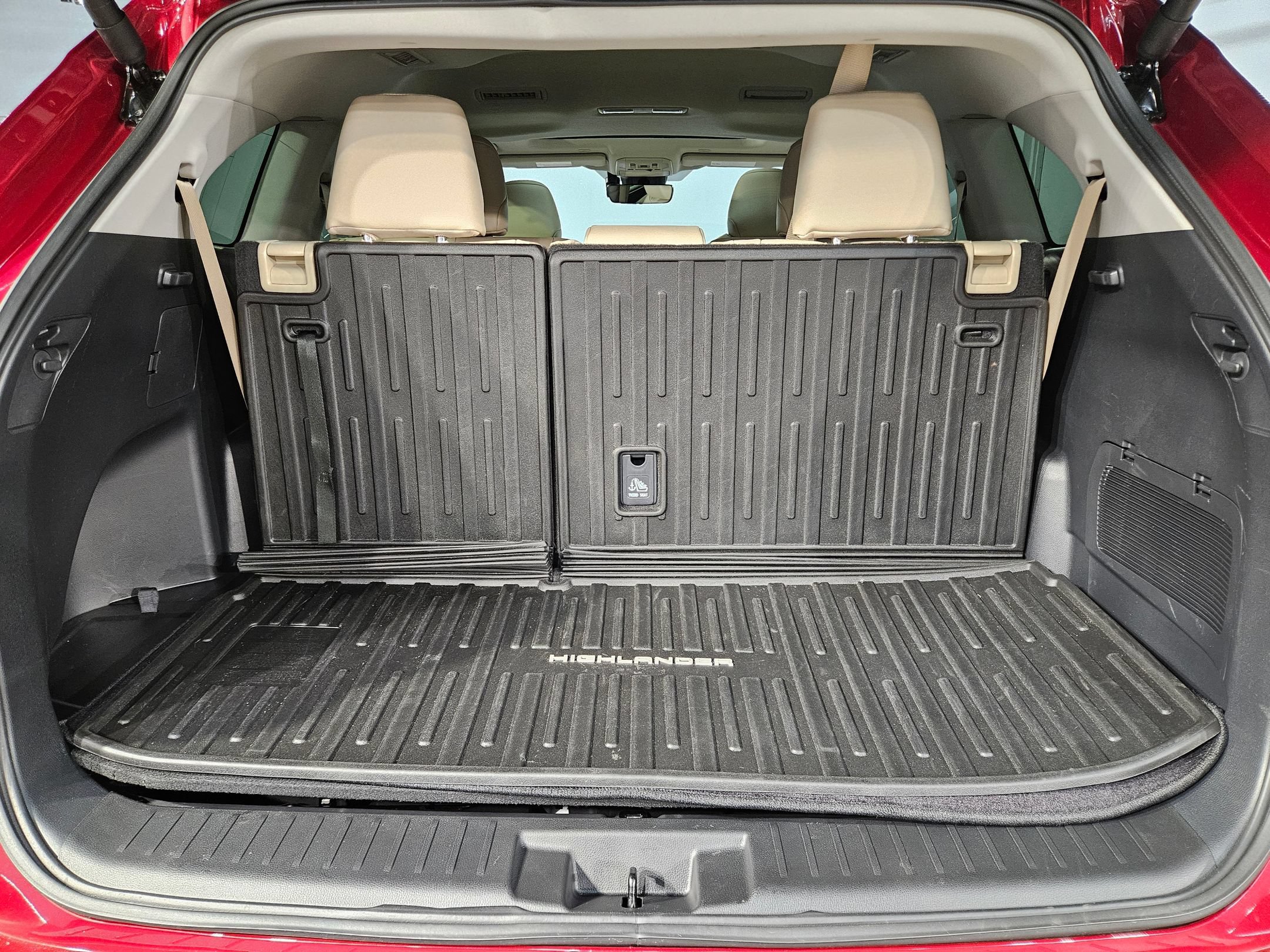 Certified 2024 Toyota Highlander XLE FWD image 18