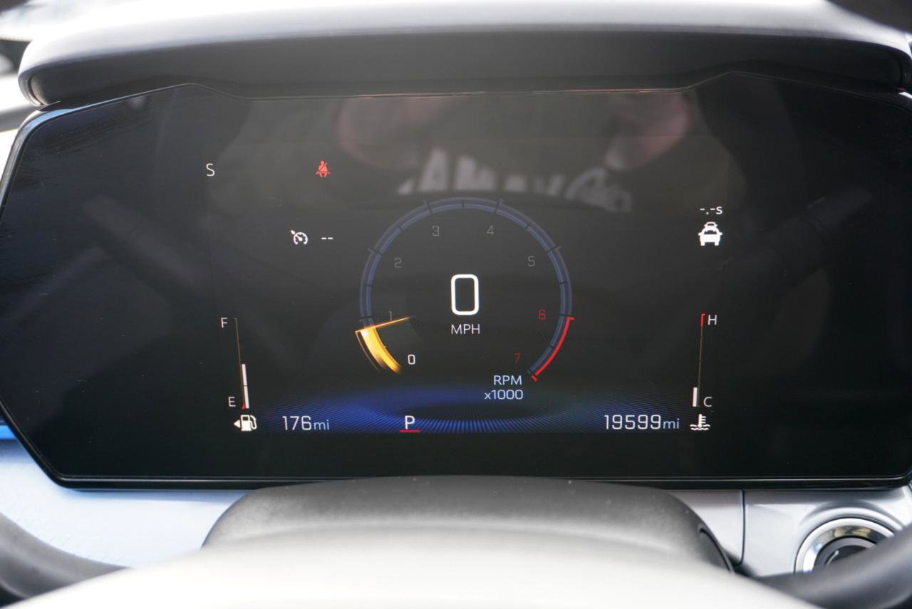 Used 2025 Chevrolet Trax LT w/ LT Convenience Package image 13