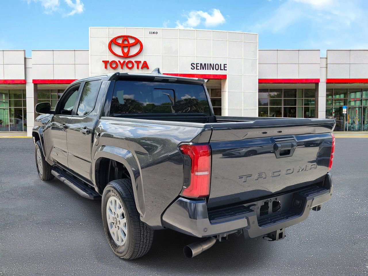 Used 2024 Toyota Tacoma SR5 w/ SR5 Upgrade Package image 4
