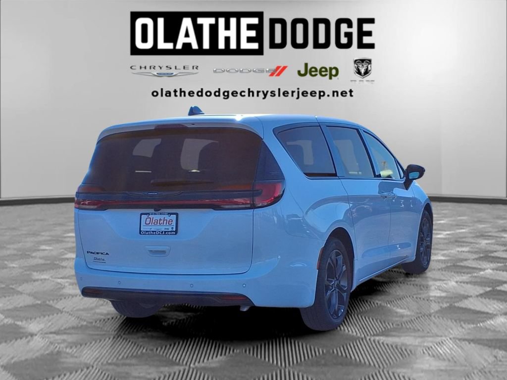 New 2026 Chrysler Pacifica Select FWD image 29