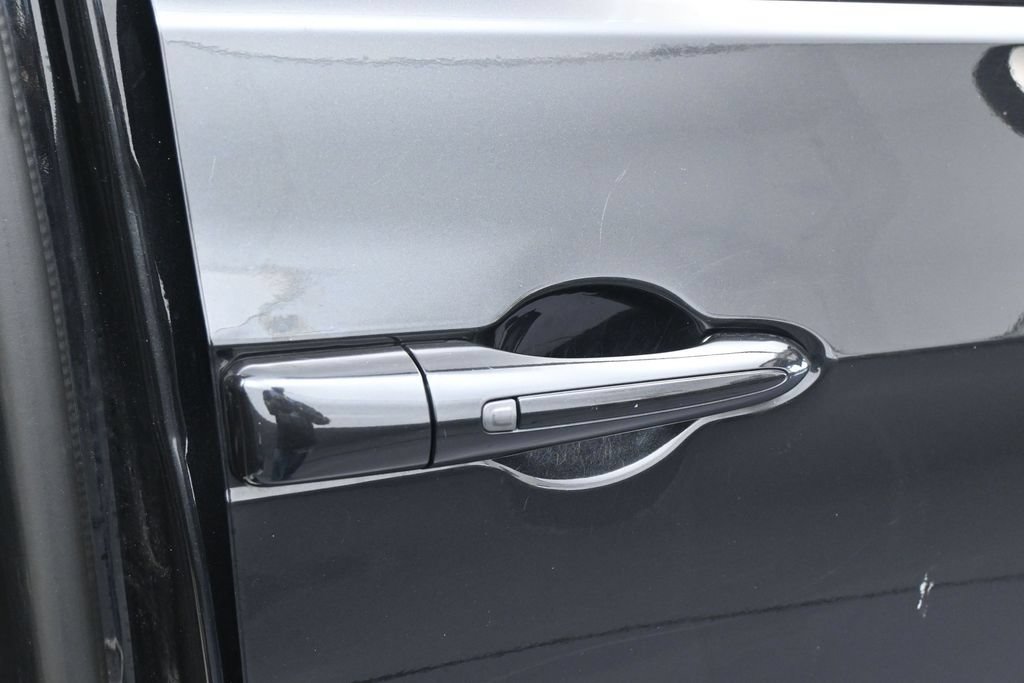 Used 2023 Chrysler Pacifica Touring-L FWD image 41