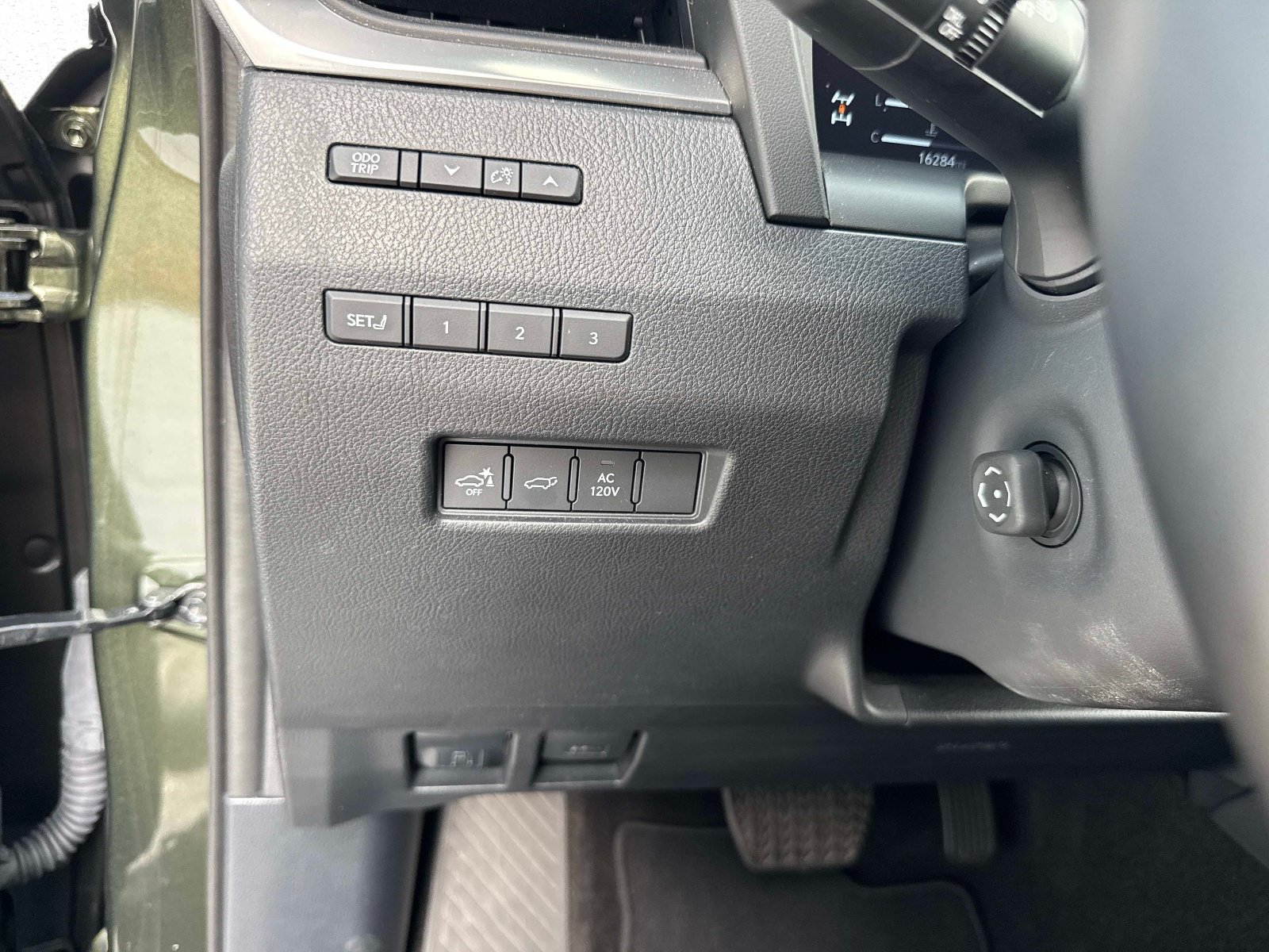 Used 2024 Lexus GX 550 w/ Accessory Package (Z1) AWD/4WD image 34