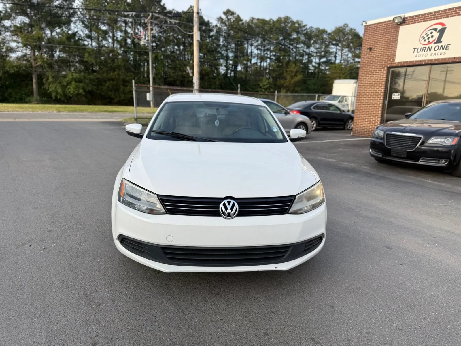 Used 2011 Volkswagen Jetta SE FWD image 2