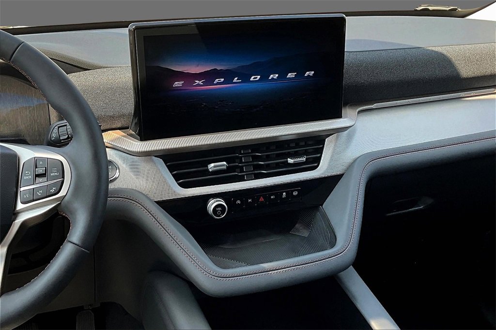 New 2025 Ford Explorer Active image 4