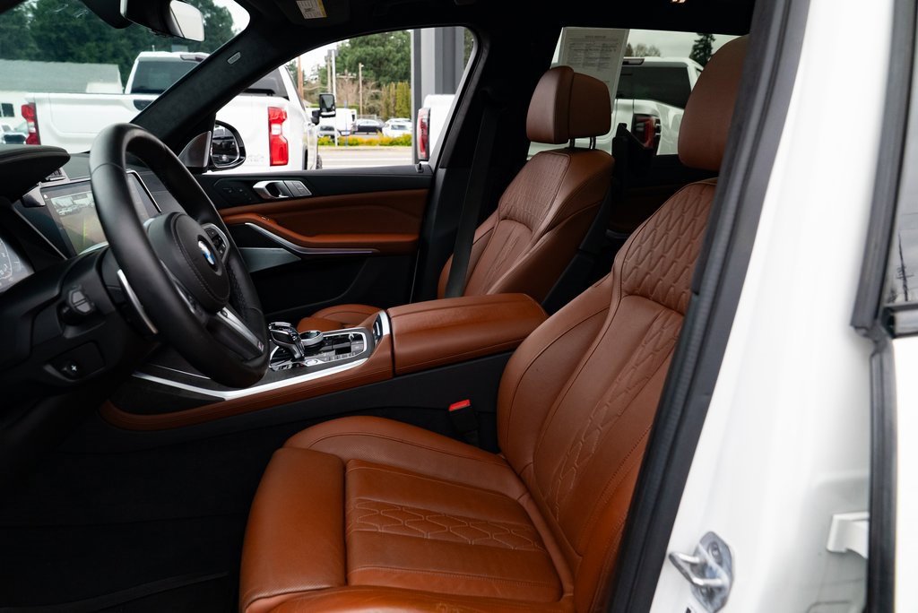 Used 2022 BMW X7 M50i image 20