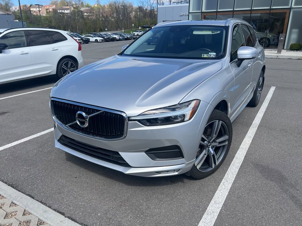 Used 2021 Volvo XC60 T5 Momentum w/ Premium Package image 2