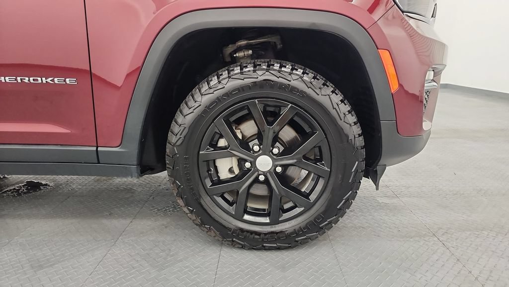 Used 2023 Jeep Grand Cherokee Limited AWD/4WD image 25