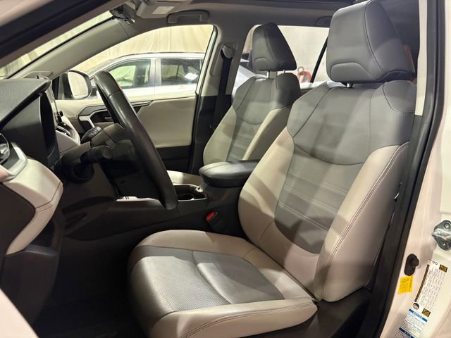 Used 2019 Toyota RAV4 Limited image 5