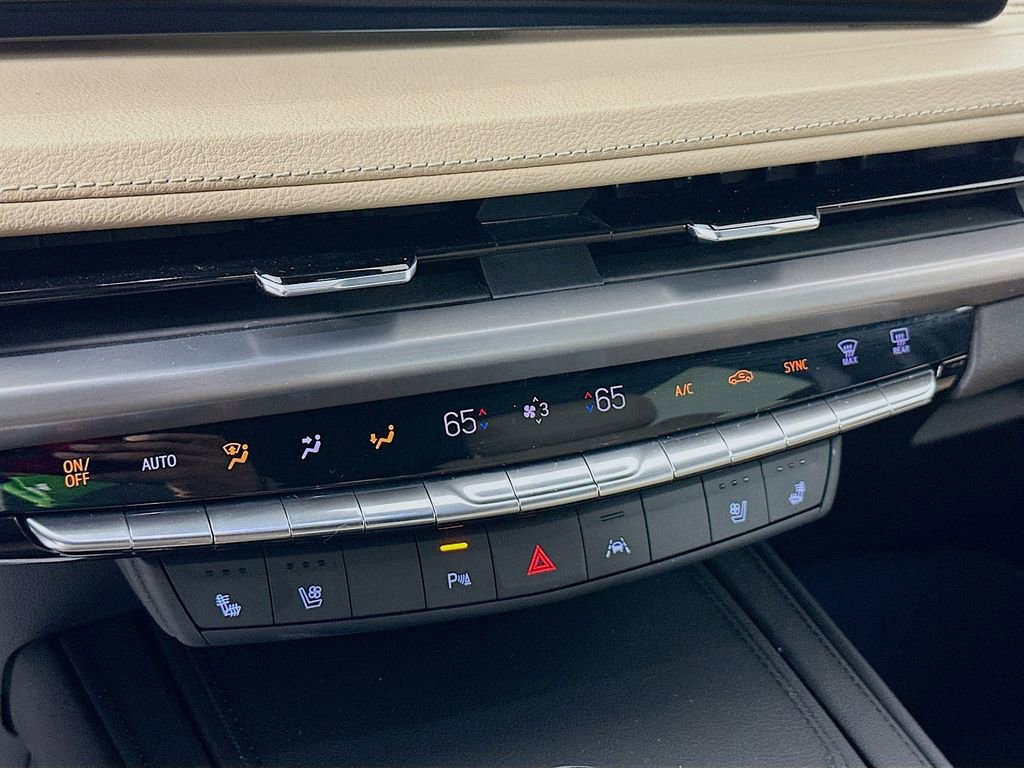 Used 2024 Cadillac XT4 Premium Luxury w/ Technology Package image 16