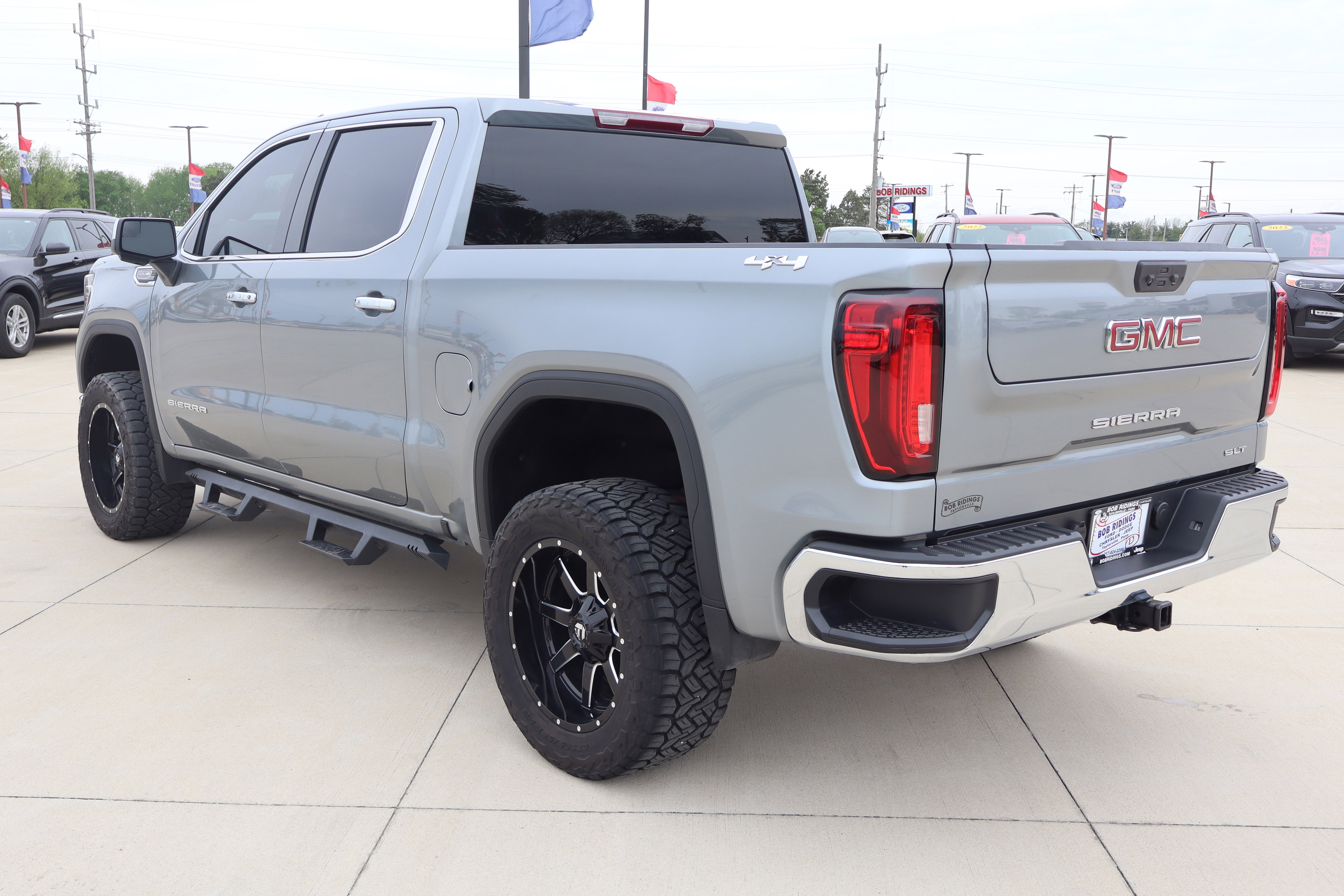 Used 2024 GMC Sierra 1500 SLT w/ SLT Convenience Package image 7