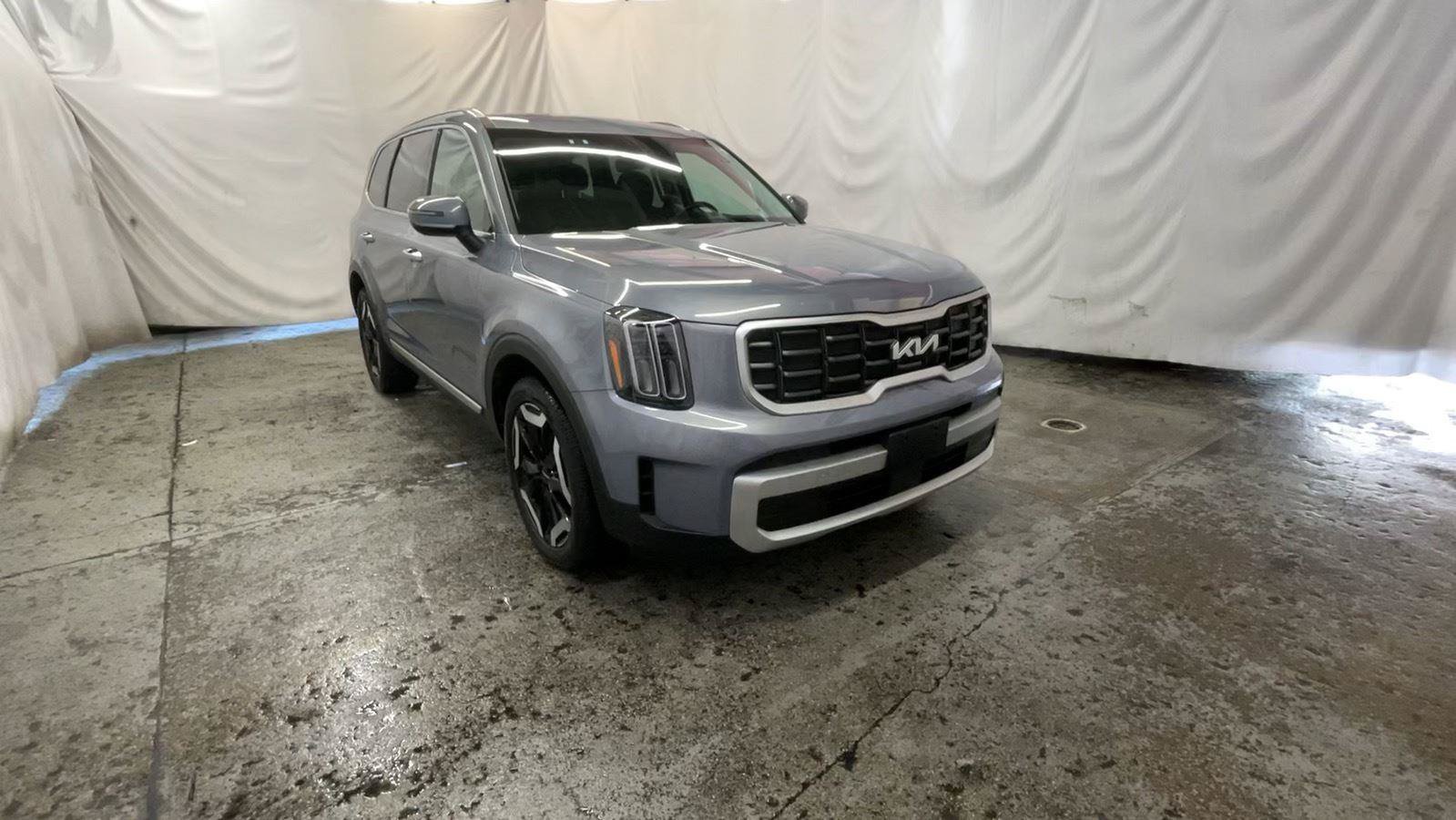 Used 2024 Kia Telluride S w/ S Sunroof Package