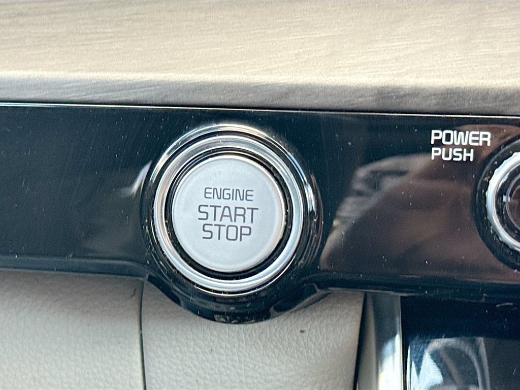 Used 2024 Kia Carnival FWD image 38