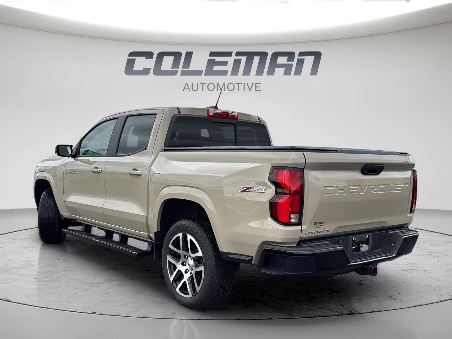 Used 2023 Chevrolet Colorado Z71 w/ Z71 Convenience Package 2 image 3