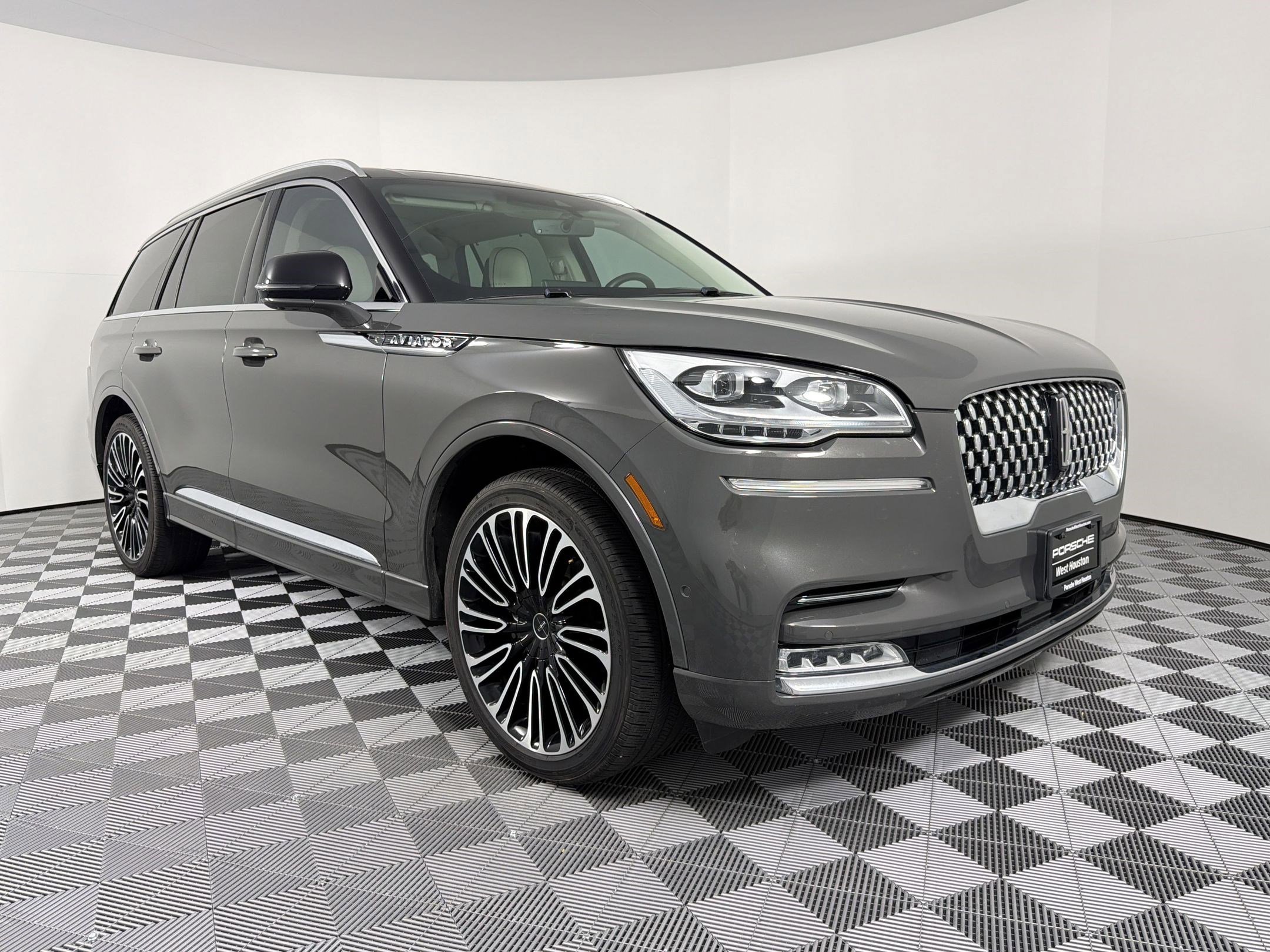 Used 2023 Lincoln Aviator Black Label AWD/4WD image 12