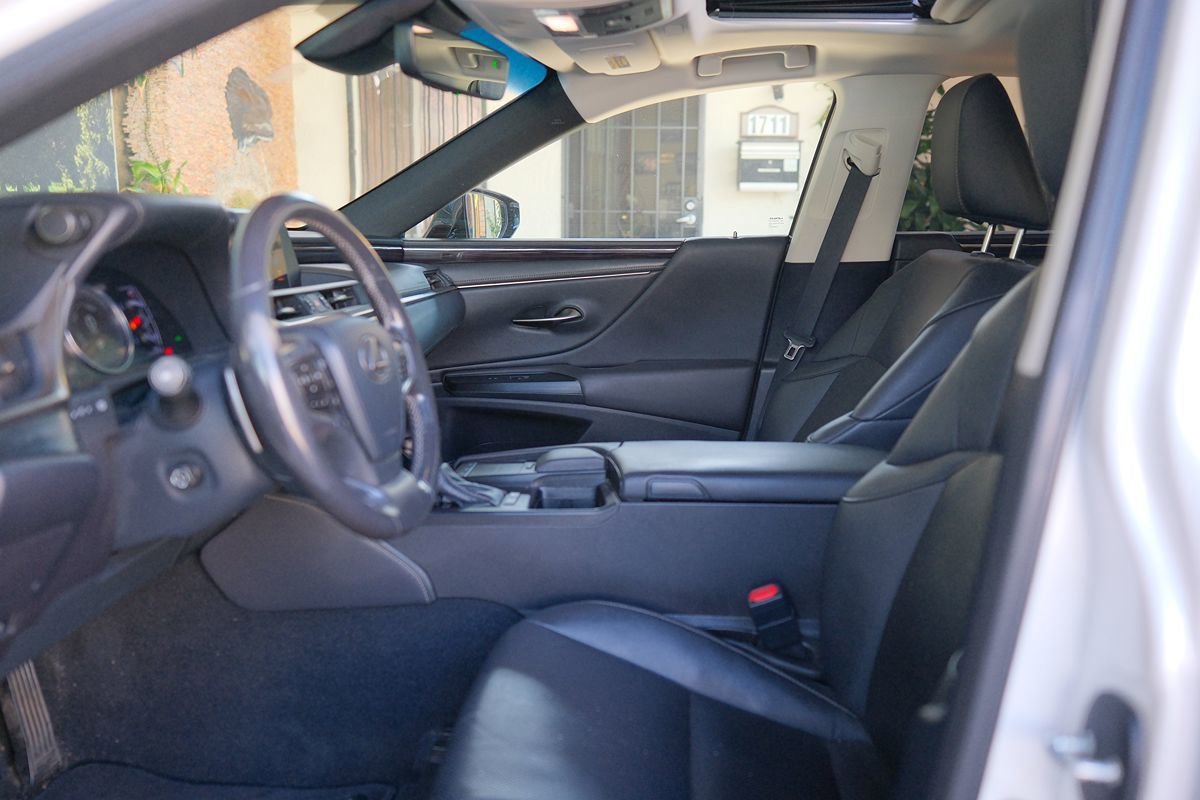 Used 2021 Lexus ES 300h w/ Premium Package FWD image 11