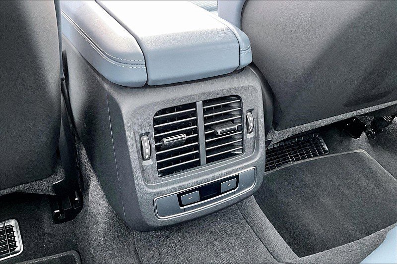 Used 2024 Audi e-tron GT Premium Plus image 23