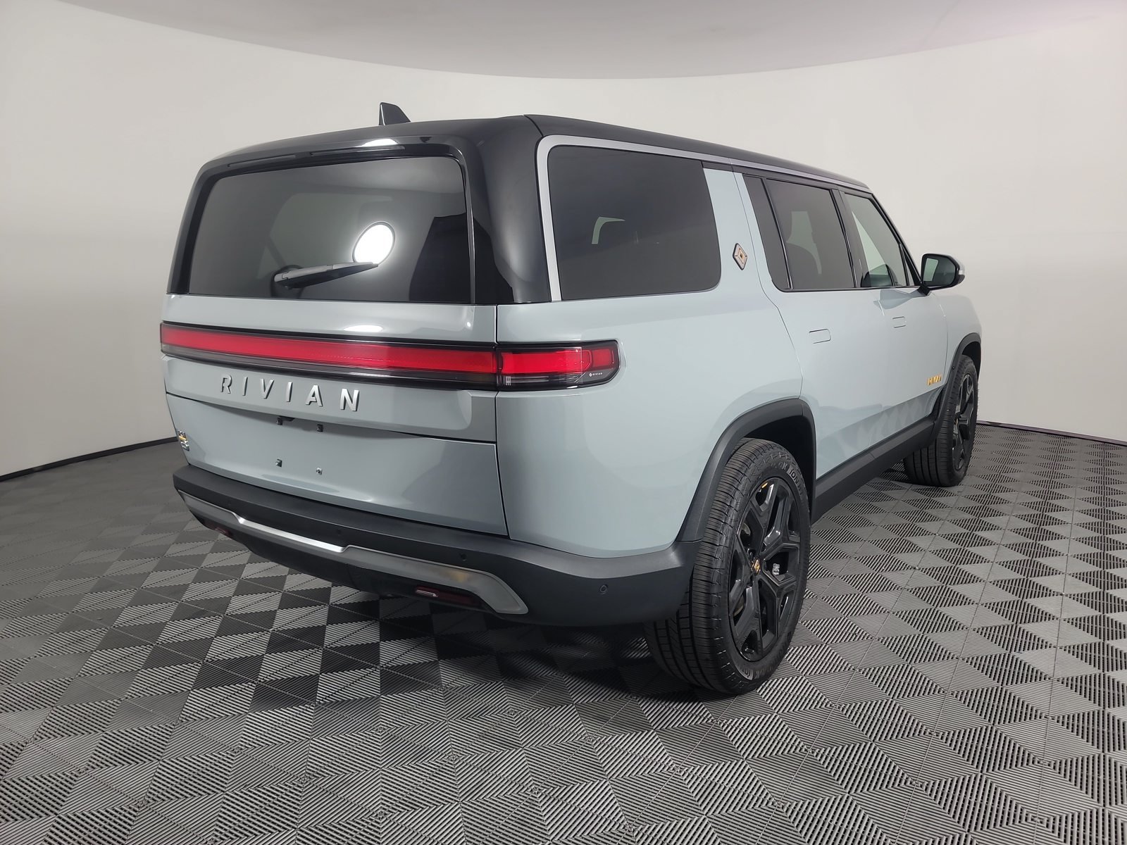 Used 2022 Rivian R1S Launch Edition Quad AWD/4WD image 5