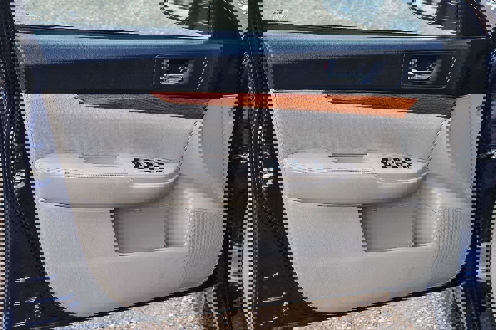 Used 2014 Subaru Outback 3.6R Limited image 19