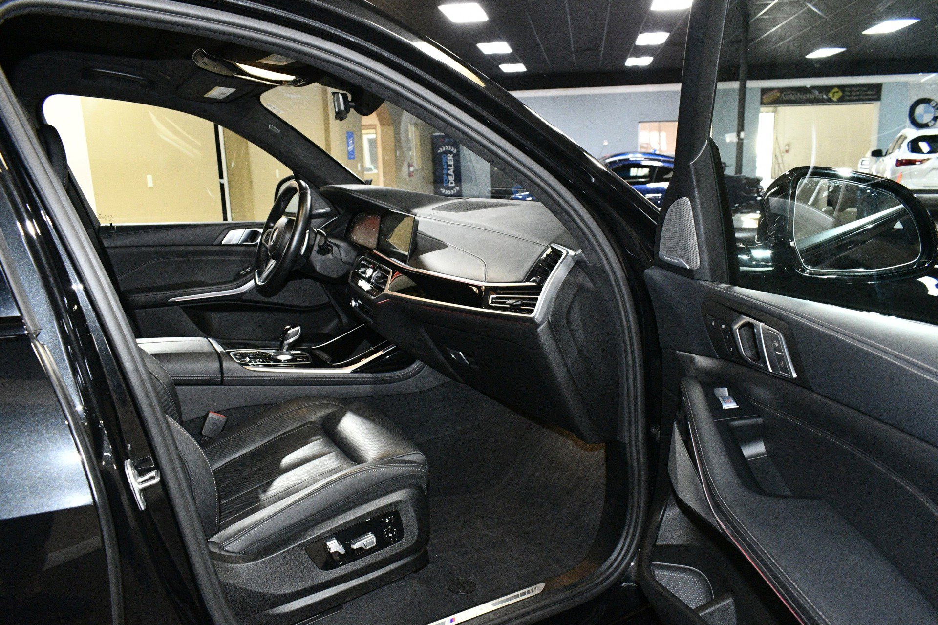 Used 2022 BMW X7 M50i w/ Luxury Seating Package image 46