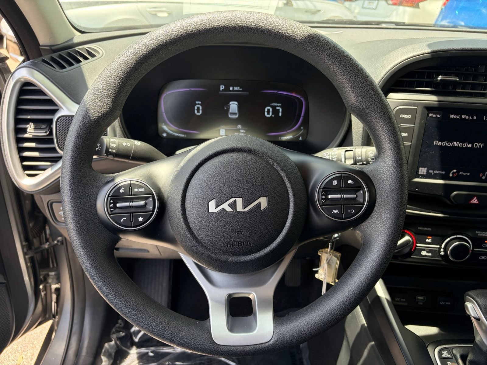 Used 2025 Kia Soul LX w/ LX Technology Package FWD image 25