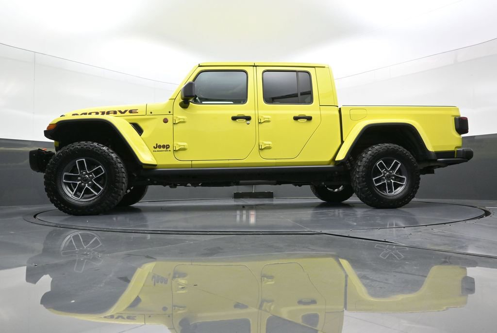 Used 2024 Jeep Gladiator Mojave AWD/4WD image 23